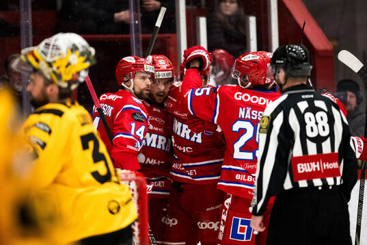 Timrås Emil Pettersson och Magnus Pääjärvi jublar