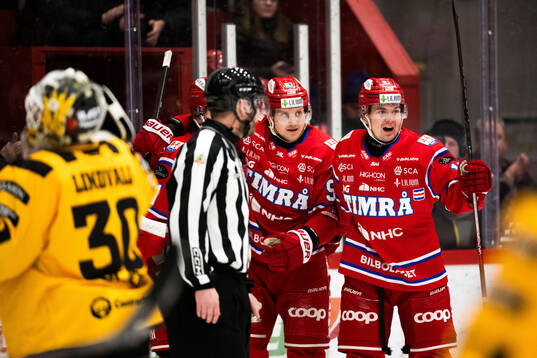 Timrås Anton Lundmark och Lukas Pilö jublar