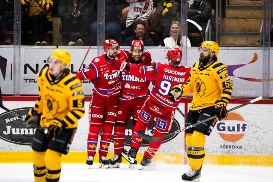 Timrås Emil Pettersson och Magnus Pääjärvi jublar