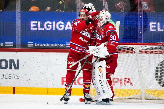 Timrås Sebastian Hartmann och målvakt Jacob Johansson