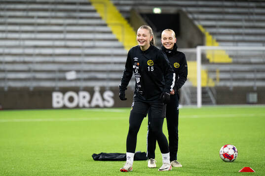 Elin Johansson och Tea Skoglund