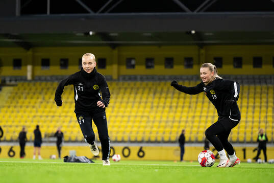 Tea Skoglund och Elin Johansson