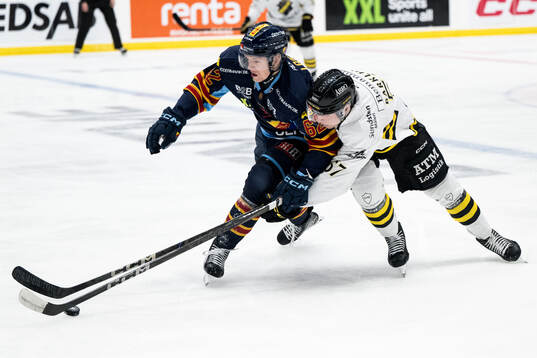 Djurgårdens Hampus Larsson och AIKs Alfred Barklund