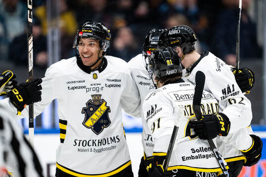 AIKs Daniel Muzito Bagenda jublar med Oscar Nord, Gerry