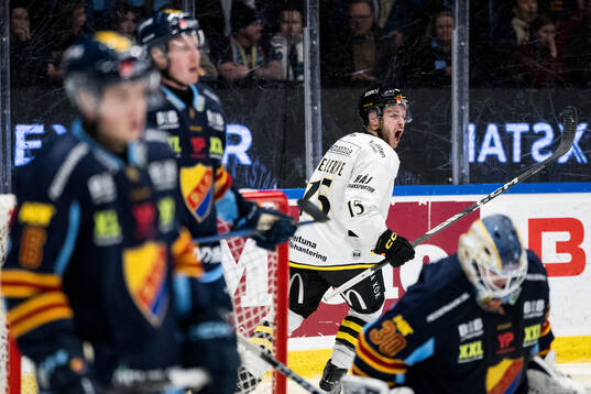 AIKs Jordan Bellerive jublar