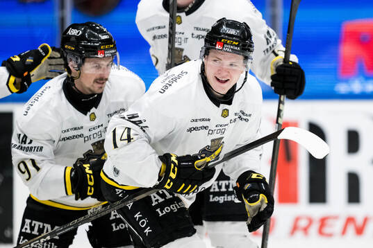 AIKs Jesper Emanuelsson jublar