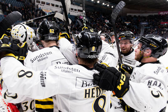 AIKs spelare jublar