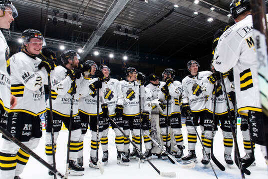 AIKs spelare jublar