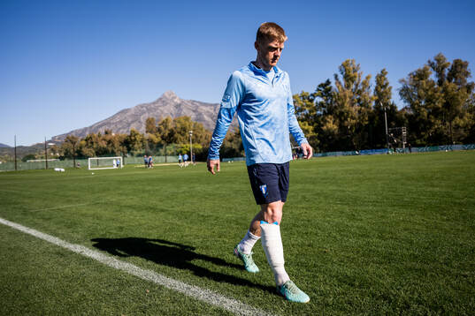 Malmö FFs Anders Christiansen går av en träning med