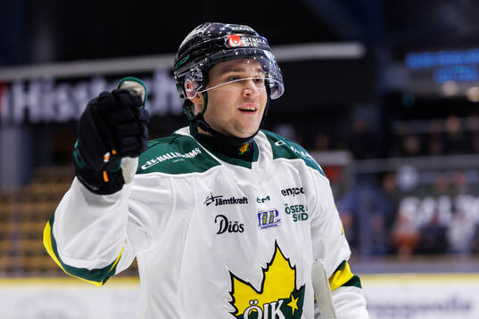 Östersunds Erik Rainersson jublar
