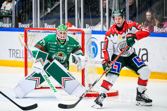 Rögles målvakt Arvid Holm och Frölundas Max Friberg