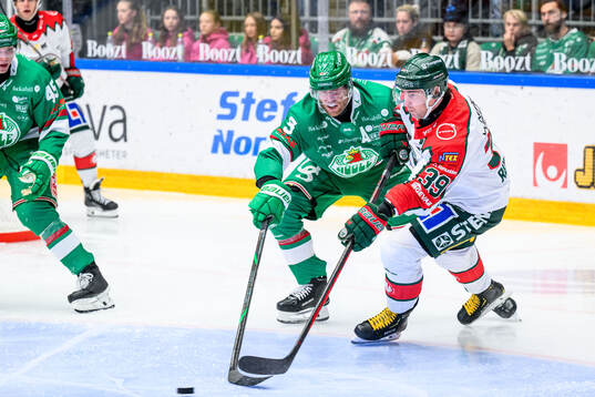 Rögles Ludvig Claesson och Frölundas Mikael Ruohomaa