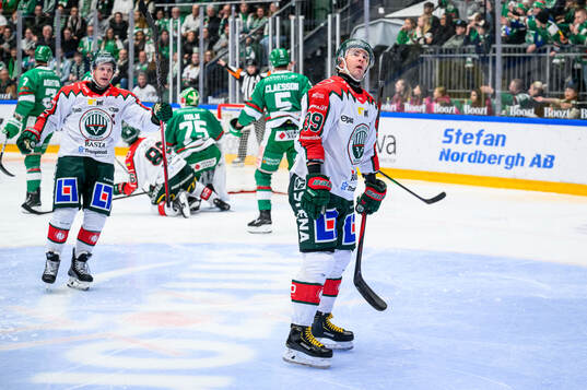 Frölundas Max Friberg och Mikael Ruohomaa deppar