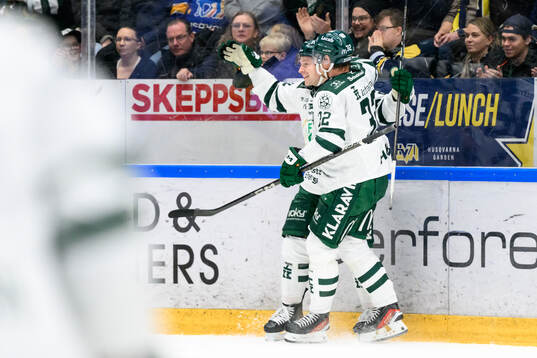 Färjestads Oskar Steen jublar