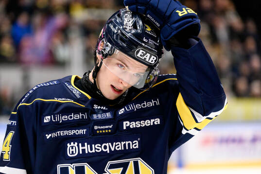 HV71s Oscar Fisker Molgaard deppar