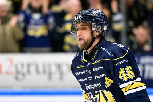 HV71s Joona Luoto jublar
