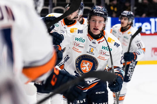 Växjös Karl Henriksson jublar