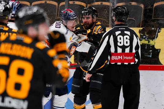 Växjös Emil Sylvegård och Skellefteås Luke Witkowski