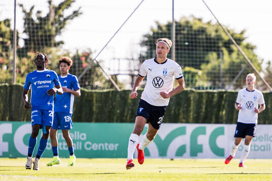 Erik Botheim of Malmö FF celebrates