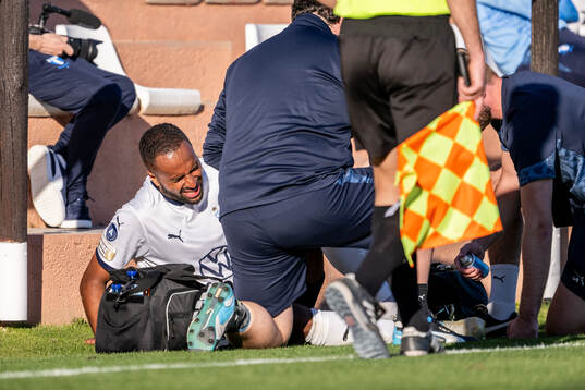 Isaac Kiese Thelin of Malmö FF in pain