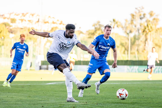 Emmanuel Ekong of Malmö FF and Marios Pourzitidis of