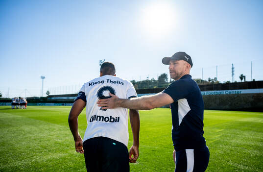 Isaac Kiese Thelin and head coach Henrik Rydström of