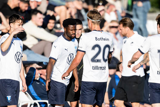 Emmanuel Ekong and Erik Botheim of Malmö FF