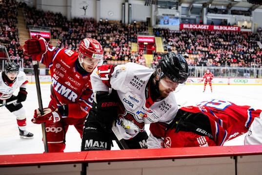 Timrås Anton Lundmark och Malmö Redhawks Johan Ivarsson