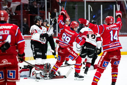 Timrås Oliver Kapanen jublar