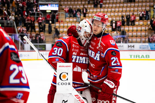 Timrås Filip Hållander och målvakt Jacob Johansson