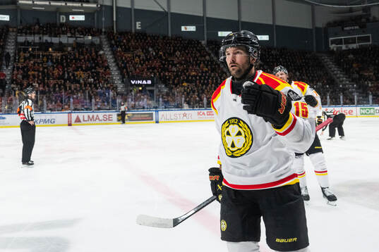 Brynäs Simon Bertilsson jublar