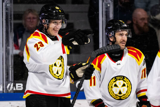Brynäs Oskar Lindblom jublar