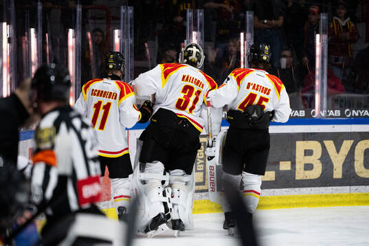 Brynäs målvakt Erik Källgren har ont