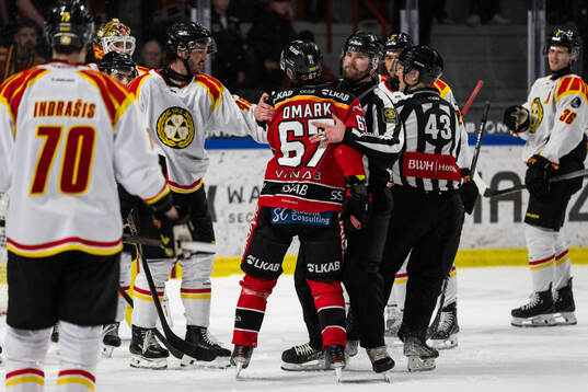 Brynäs Charles-Édouard D'astous och Luleås Linus Omark
