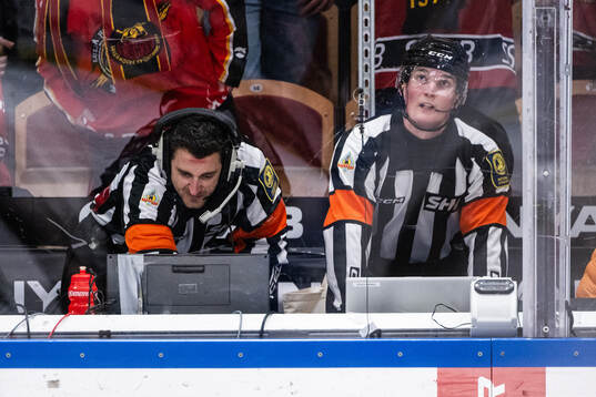 Domare Kristoffer Folkstrand och Alexander Österberg