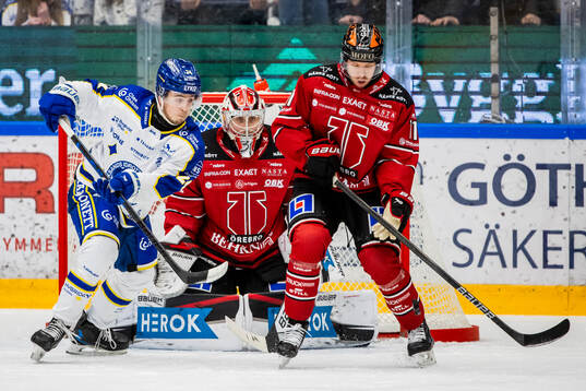 Leksands Arvid Eljas och Örebros målvakt Jonas Arntzen