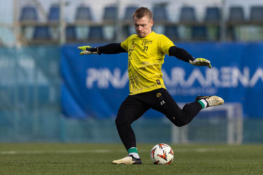 Goalkeeper Isak Pettersson of Elfsborg