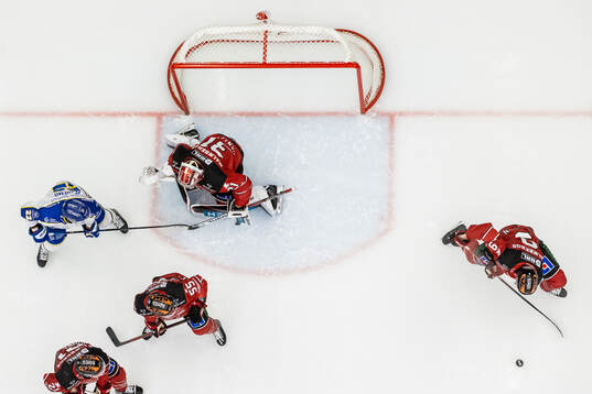 Örebros målvakt Jonas Arntzen och Leksands Lukas Vejdemo
