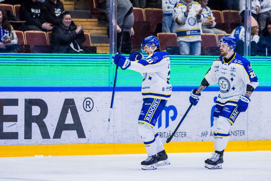 Leksands Joonas Lyytinen jublar