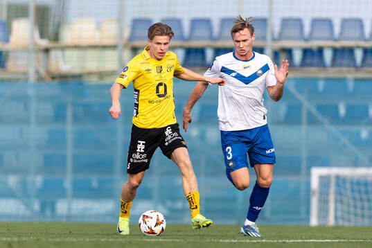 Frode Aronsson of Elfsborg and Bert Esselink of FKS Stal