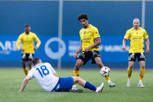 Piotr Wlazlo of FKS Stal Mielec and Ahmed Qasem of Elfsborg