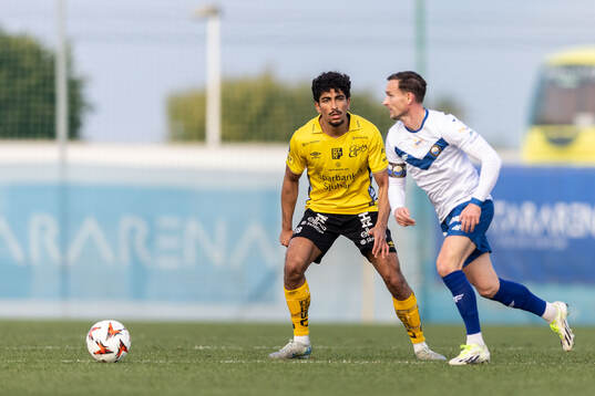 Ahmed Qasem of Elfsborg and Maciej Domanski of FKS Stal