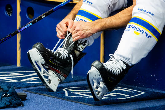 Skridskor innan ishockeymatchen i SHL mellan Leksand och
