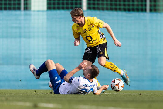 Simon Hedlund of Elfsborg and Krystian Getinger of FKS Stal