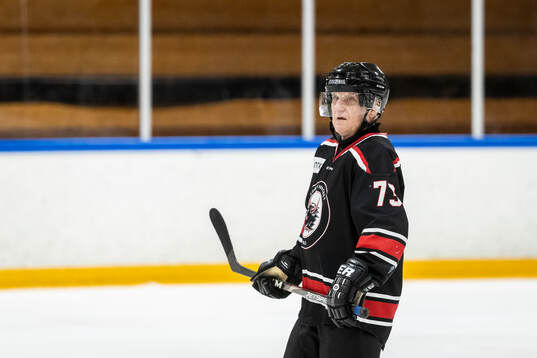 Kumlas Reine Persson, 73 år, Sveriges äldsta hockeyspelare
