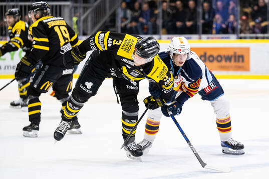 Västerås Niklas Folin och Djurgårdens Victor Eklund