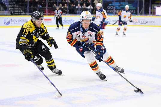 Västerås Jacob Hayhurst och Djurgårdens Fredric Weigel