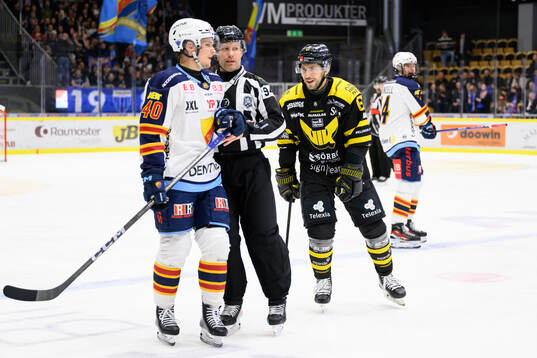 Djurgårdens Arvid Costmar och Västerås Konstantin Komarek