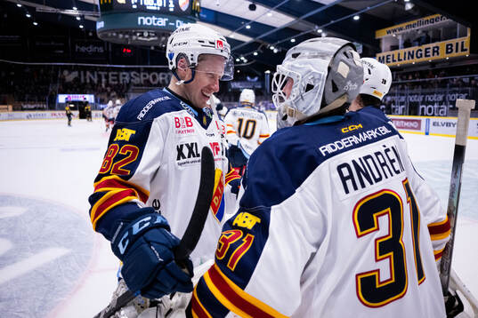 Djurgårdens Colby Sissons och målvakt Viktor Andrén