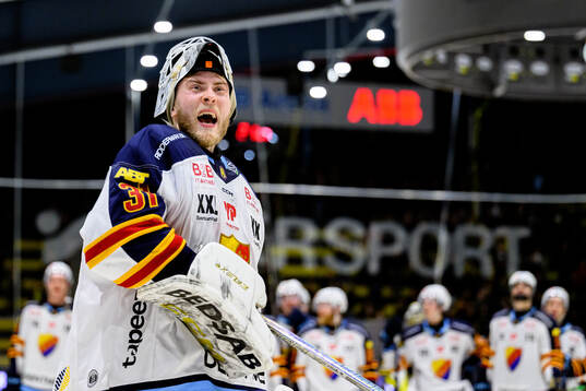 Djurgårdens målvakt Viktor Andrén jublar